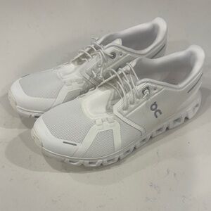 Like new white on clouds size 10 women’s athletic shoes